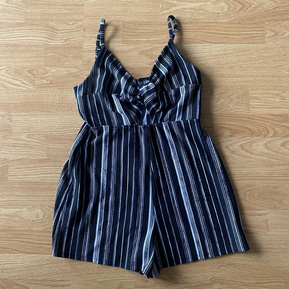 Wild Fable Stripes V-Neck Twist Front Romper Small - Picture 2 of 3